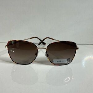 Elegant Tortoise Shell Sunglasses